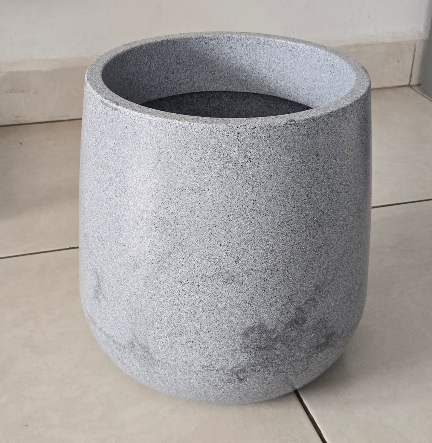 Maceta Chica Moderna y Resistente Cono Invertido 29cm